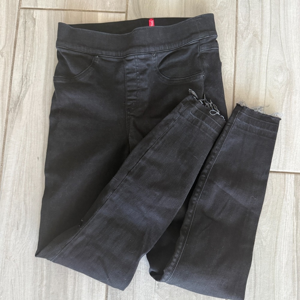 SPANX Jeans Women's Small Black Skinny Jegging Raw Hem Distressed Stretch‎